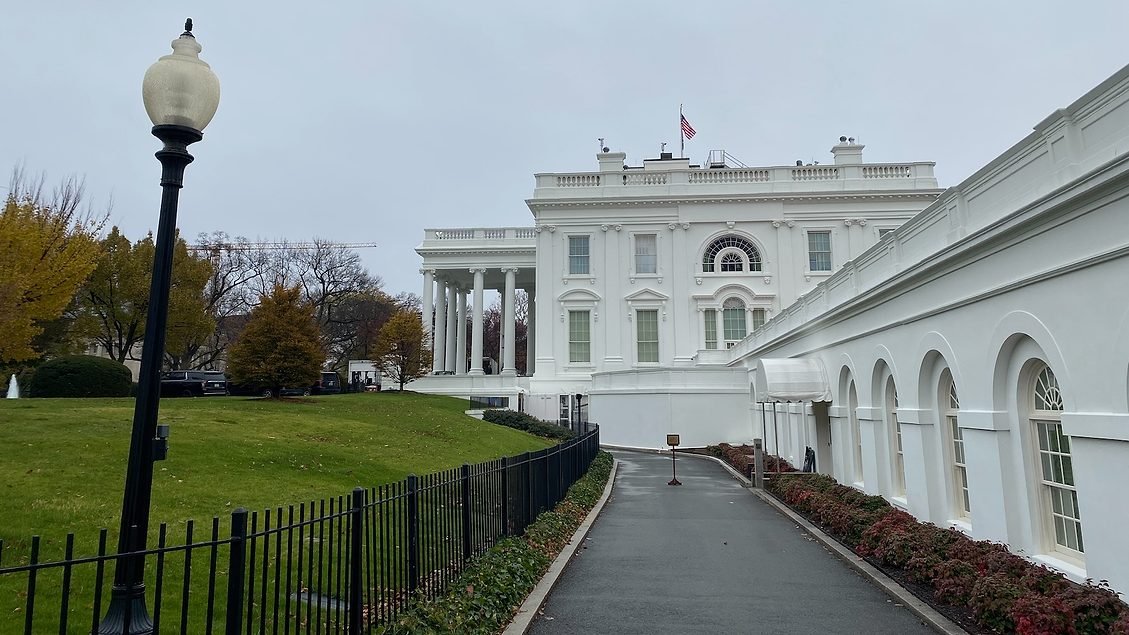 ترامب يبدأ هدم الجناح الشرقي للبيت الأبيض