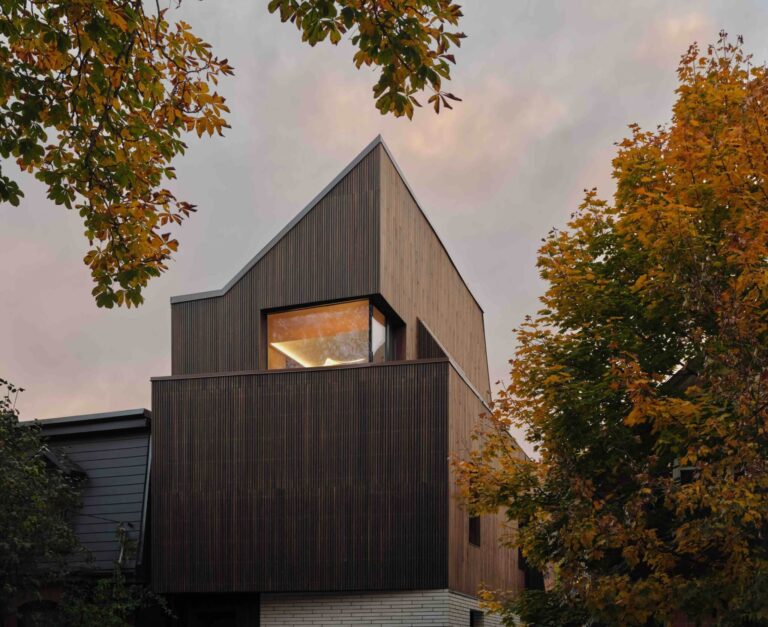 A Passive House by EDGZ Architecture & Design transcends building constraints