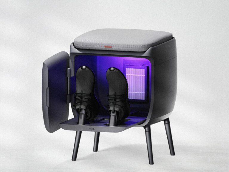 COMODO Entryway Stool Dries and Deodorizes Shoes While You Sit