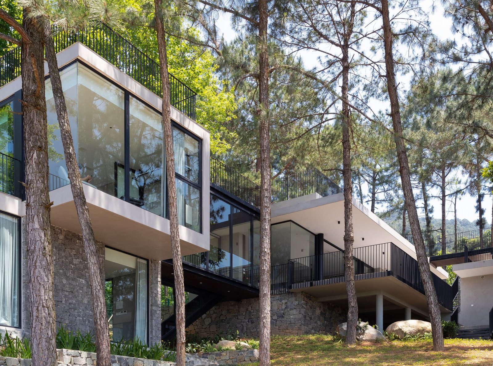 Tam Dao Retreat House / Idee architects 1 Tam Dao Retreat House / Idee architects