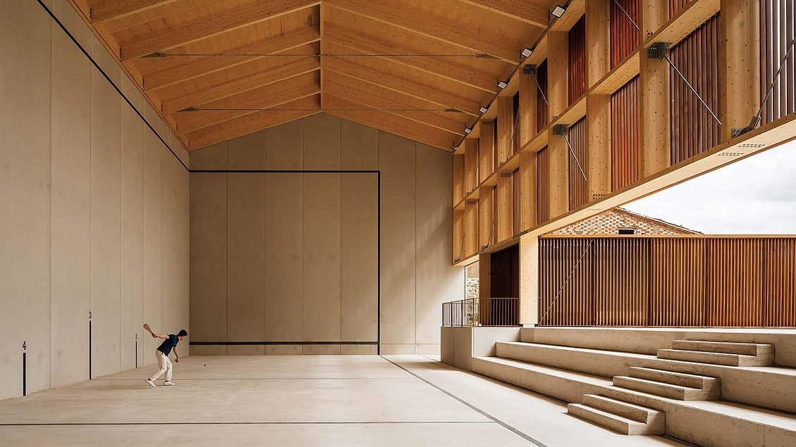 الفائز بجوائز السجل المعماري لعام 2025: Maeztu Pelota Court