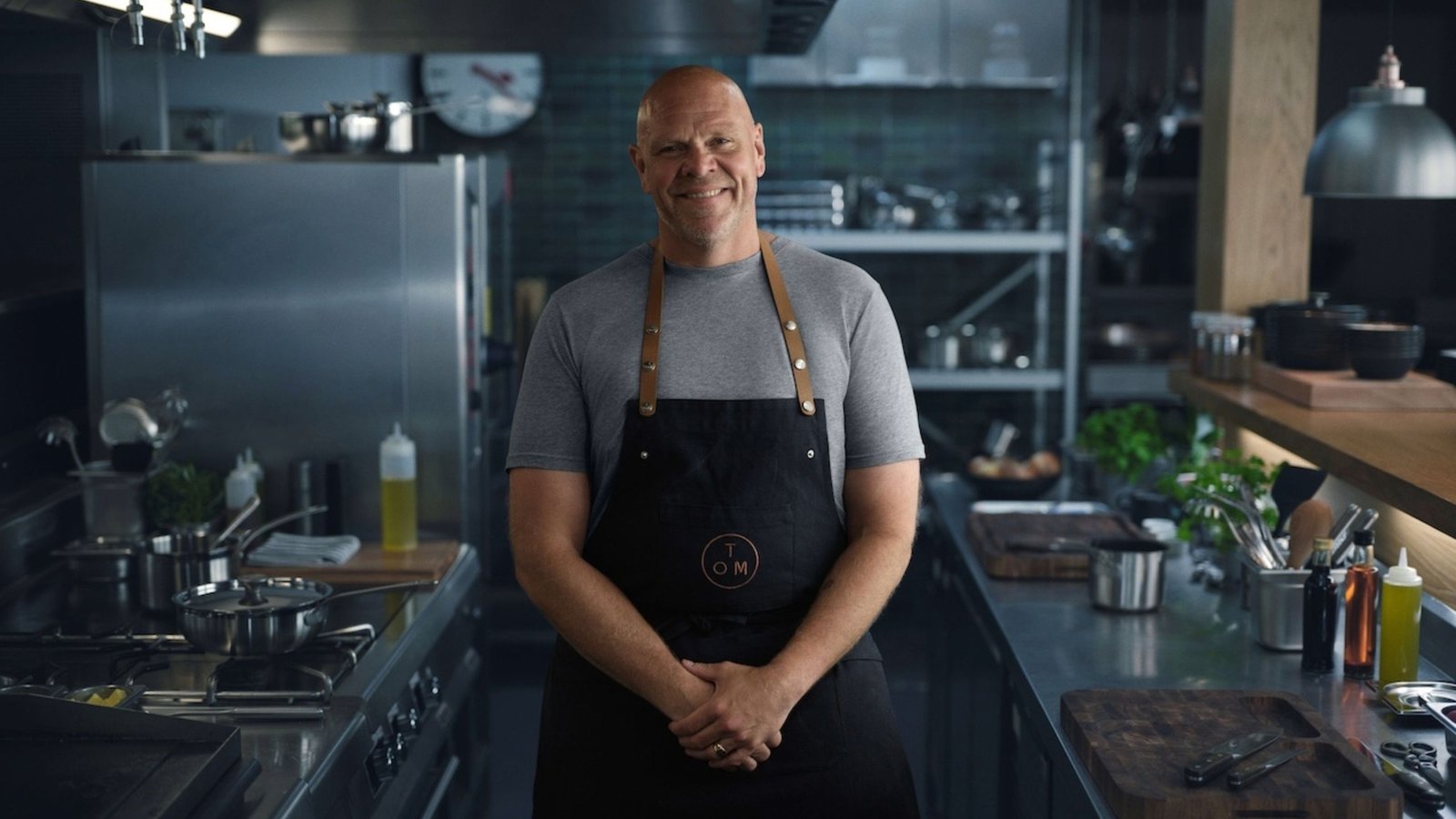 تقوم شركة M&S ببيع مجموعة قدور مساومة صممها Tom Kerridge