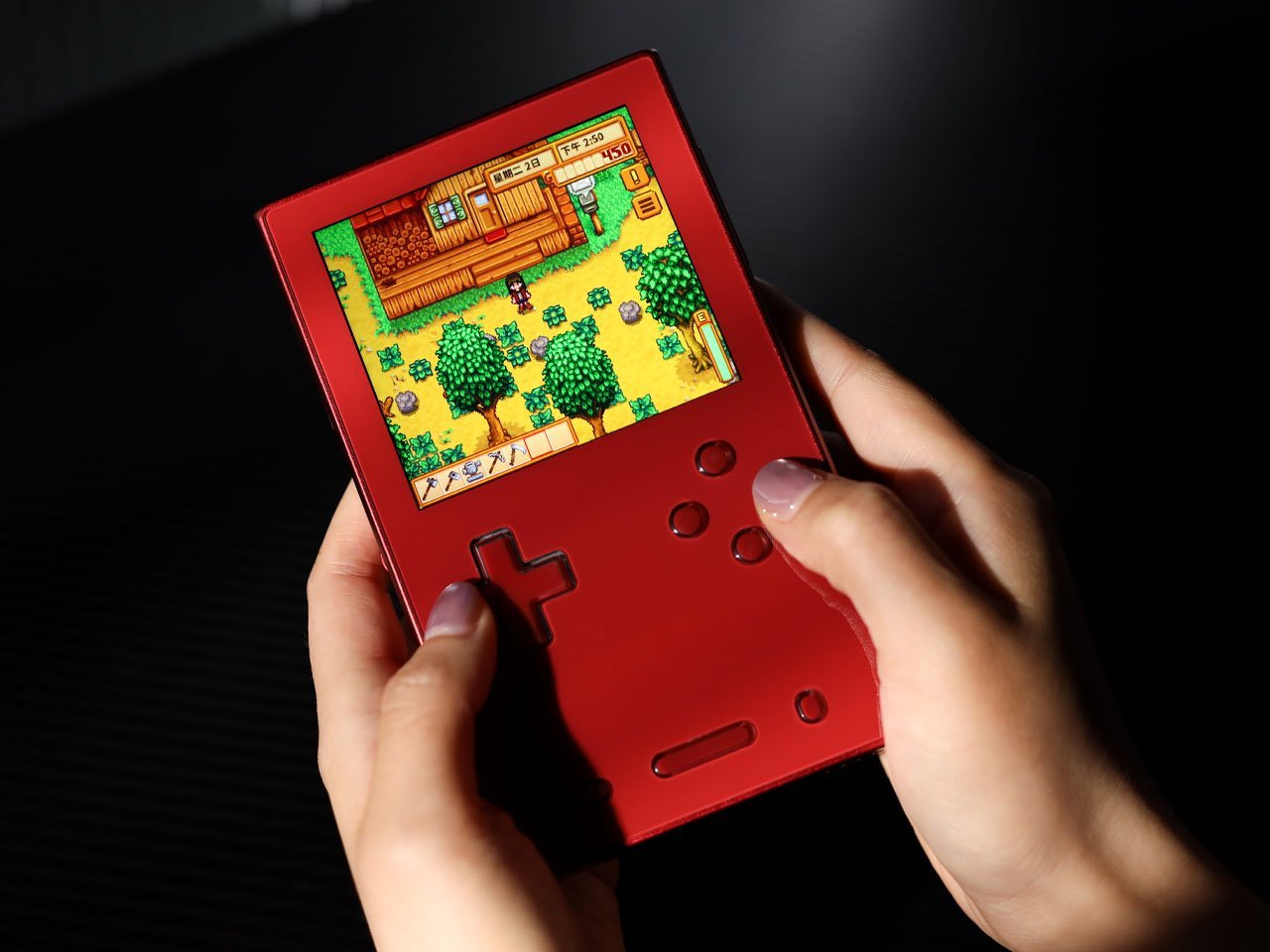 يعيد Ayaneo Pocket VERT تصور عامل شكل Game Boy مع لوحة اللمس وبطارية طويلة الأمد تبلغ سعتها 6000 مللي أمبير في الساعة