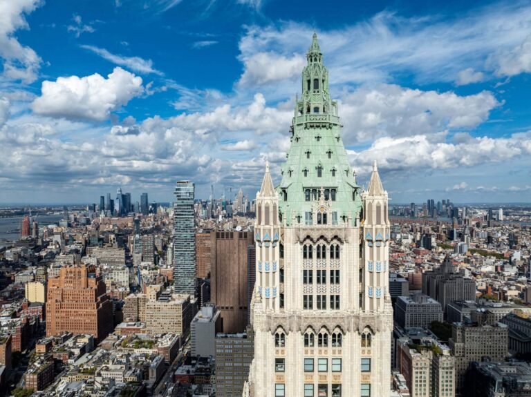 يقود جيريمي إدواردز من FacadeMD جهود الحفاظ على واجهة مبنى Woolworth 5 يقود جيريمي إدواردز من FacadeMD جهود الحفاظ على واجهة مبنى Woolworth