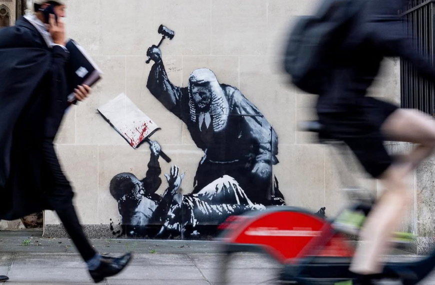 Home En 52 10 Artworks That Spoke Truth to Power in 2025