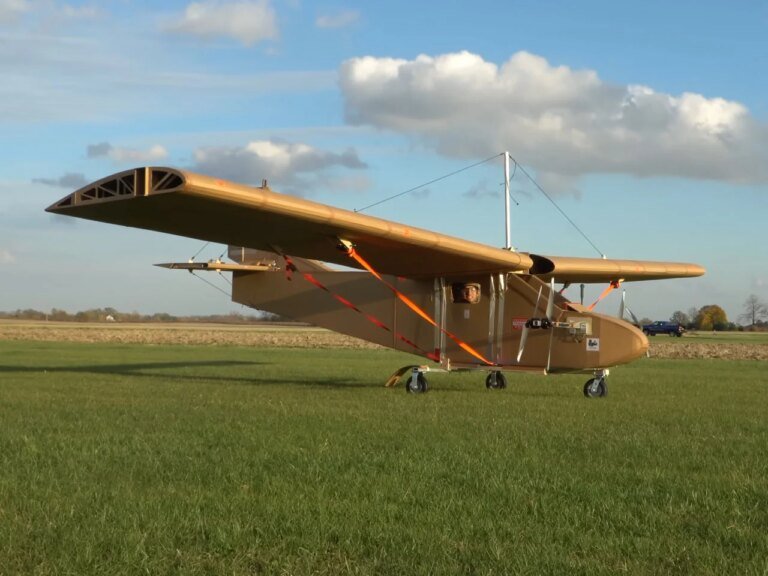 Tech-savvy YouTuber builds a cardboard airplane with detachable landing gear