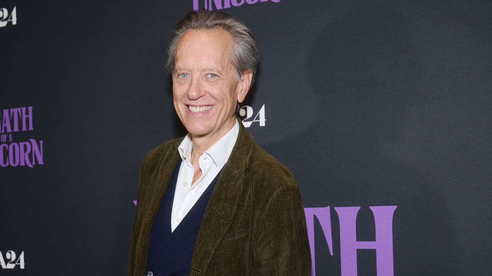 عيد الميلاد الانتقائي لريتشارد إي جرانت سوف يجعلك تبتسم