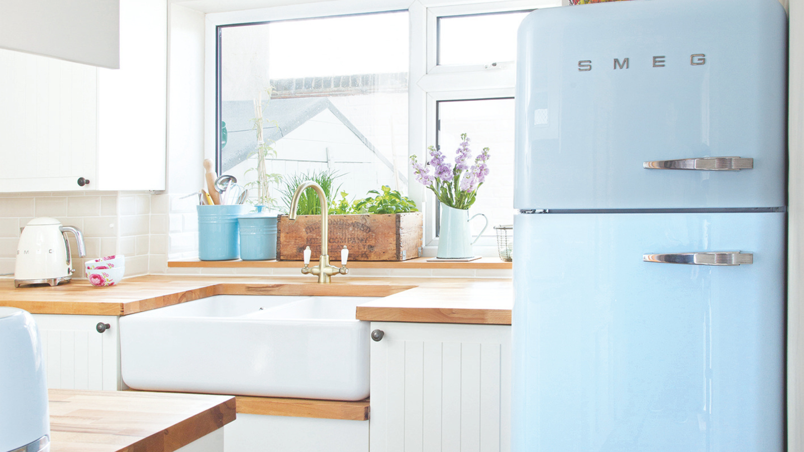 كيفية إزالة الثلج من الفريزر بورق الألمنيوم