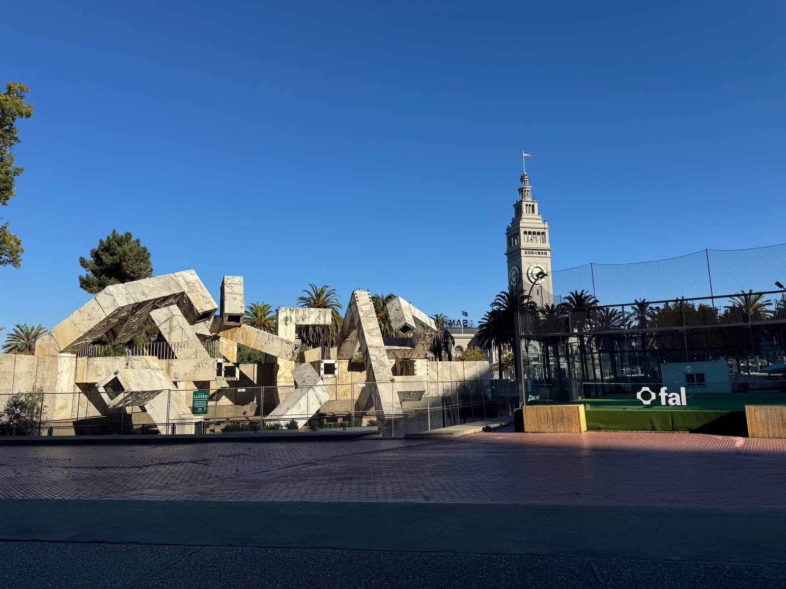 مجموعة الحفاظ تستأنف تفكيك نافورة SF الوحشية