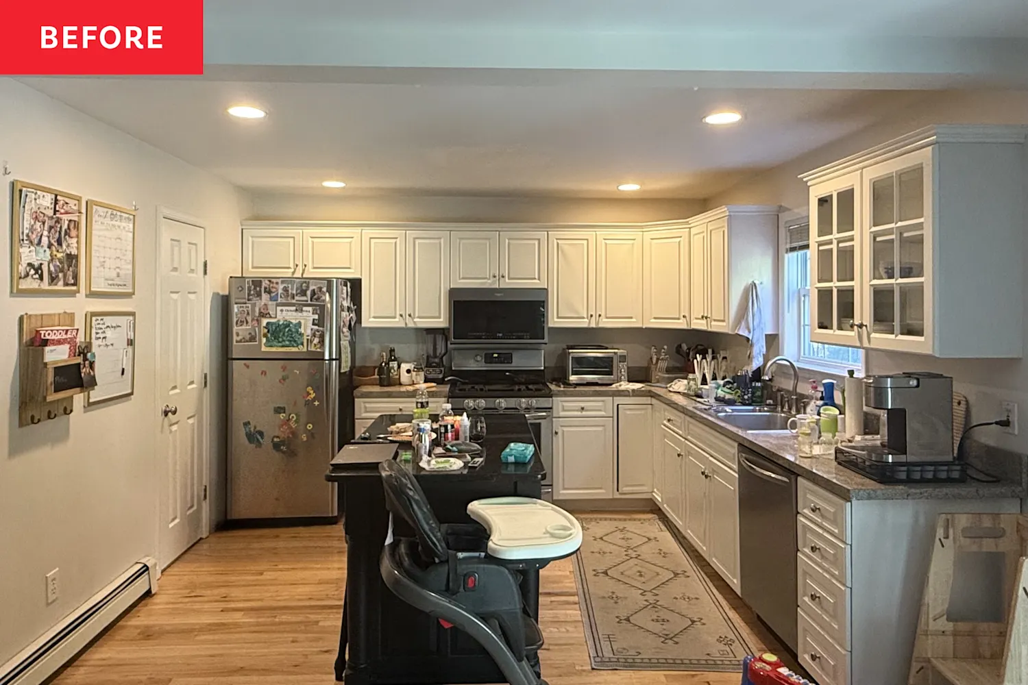 أدى تجديد المطبخ هذا إلى حل مشكلة تصميم الثلاجة الشائعة 1 أدى تجديد المطبخ هذا إلى حل مشكلة تصميم الثلاجة الشائعة