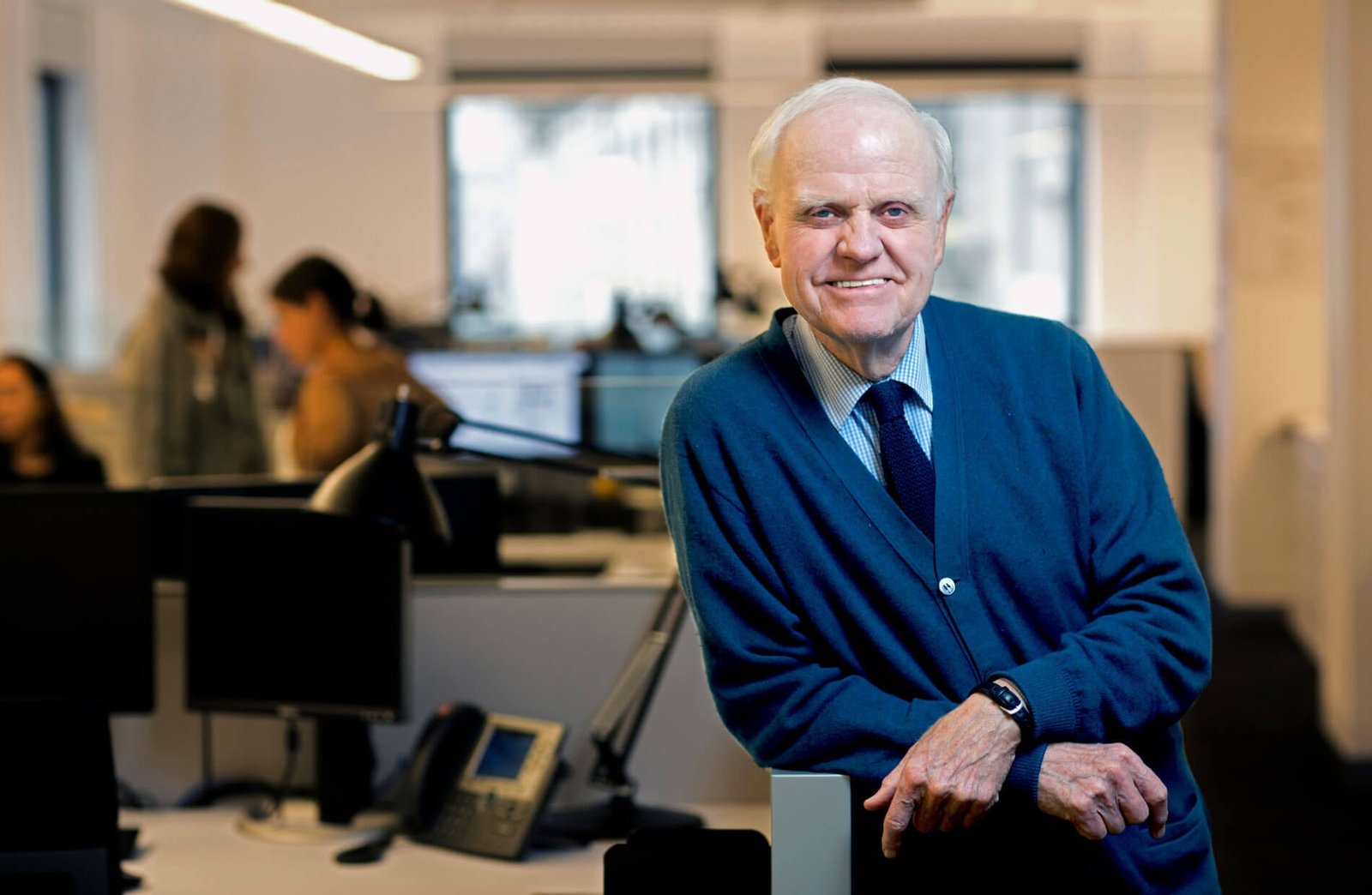 توفي جون إتش باير، الشريك المؤسس لشركة باير بليندر بيل، عن عمر يناهز 92 عامًا