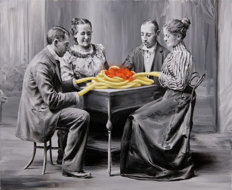 لوحة زيتية لباكو بوميت لعائلة تجلس على طاولة، مرسومة بالأبيض والأسود، وتتحول أذرعهم إلى كومة من السباغيتي الملونة