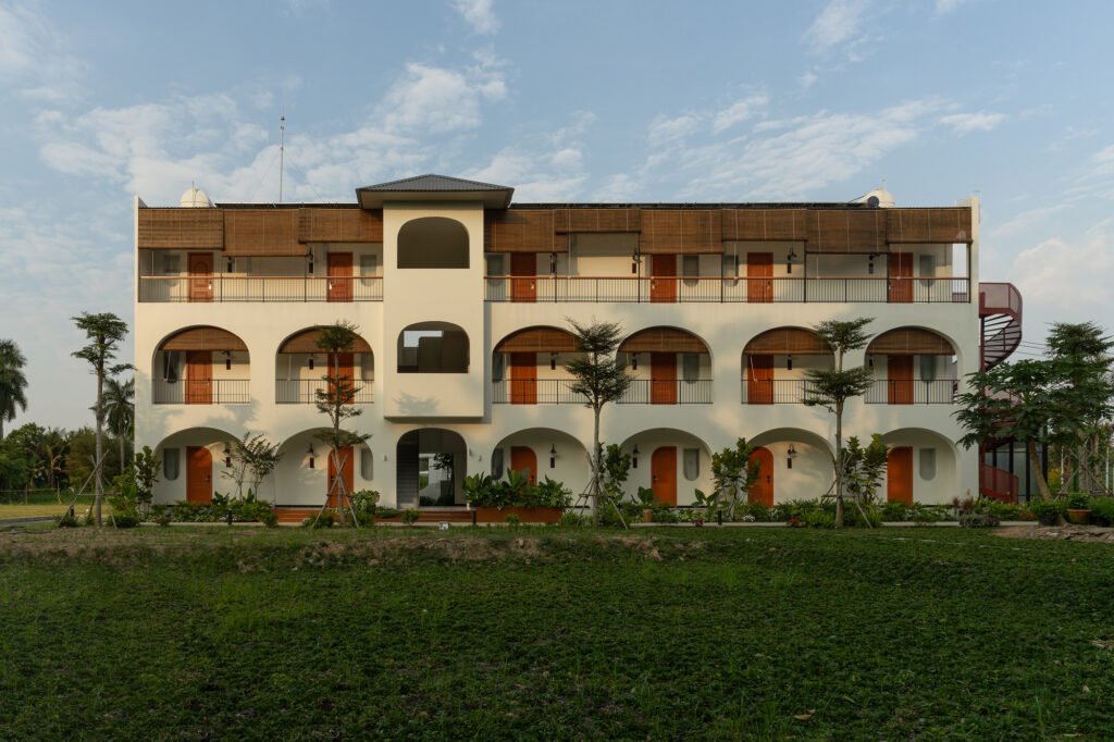 Sadec Garden Hotel / PAU Architects