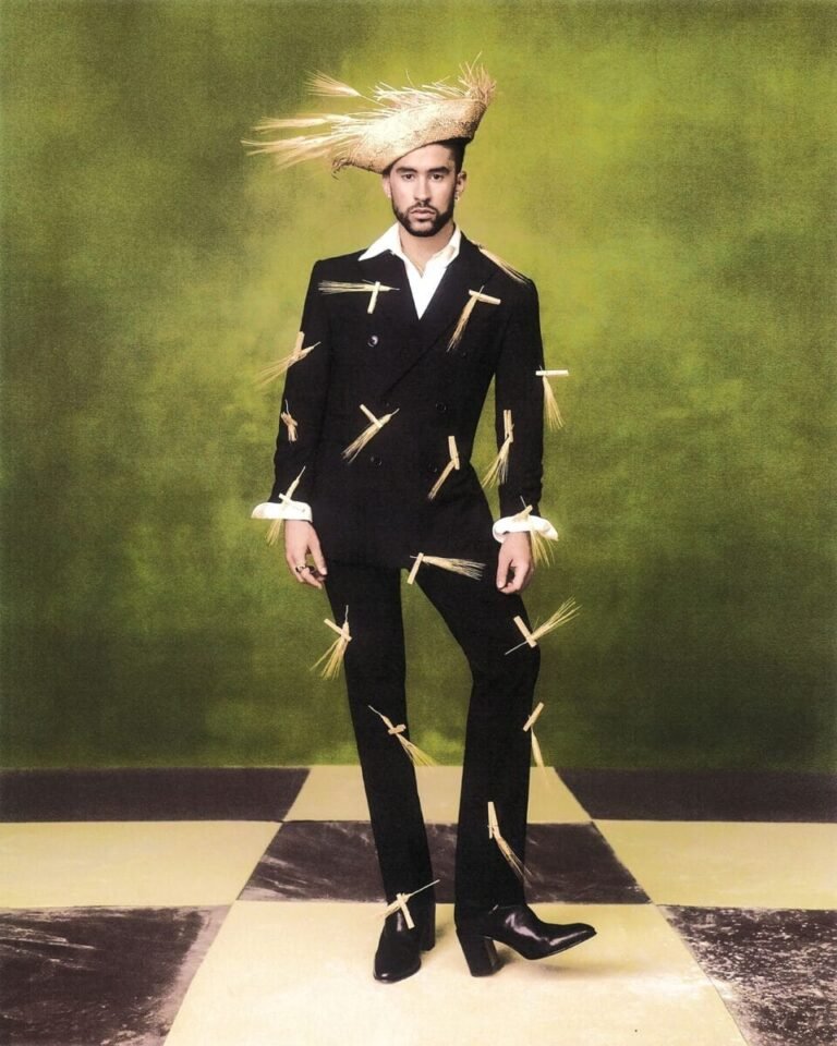 الصور السريالية التي التقطها زيلفيسزتر ماكو تعيد بناء حدود فن البورتريه 29 صورة افتتاحية لـ Szilveszter Makó من Bad Bunny ترتدي aa pava وبدلة مغطاة بأوراق النخيل المجففة