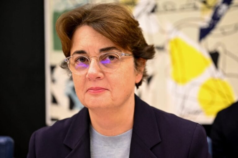 مدير متحف اللوفر يستقيل وسط تداعيات عملية السطو