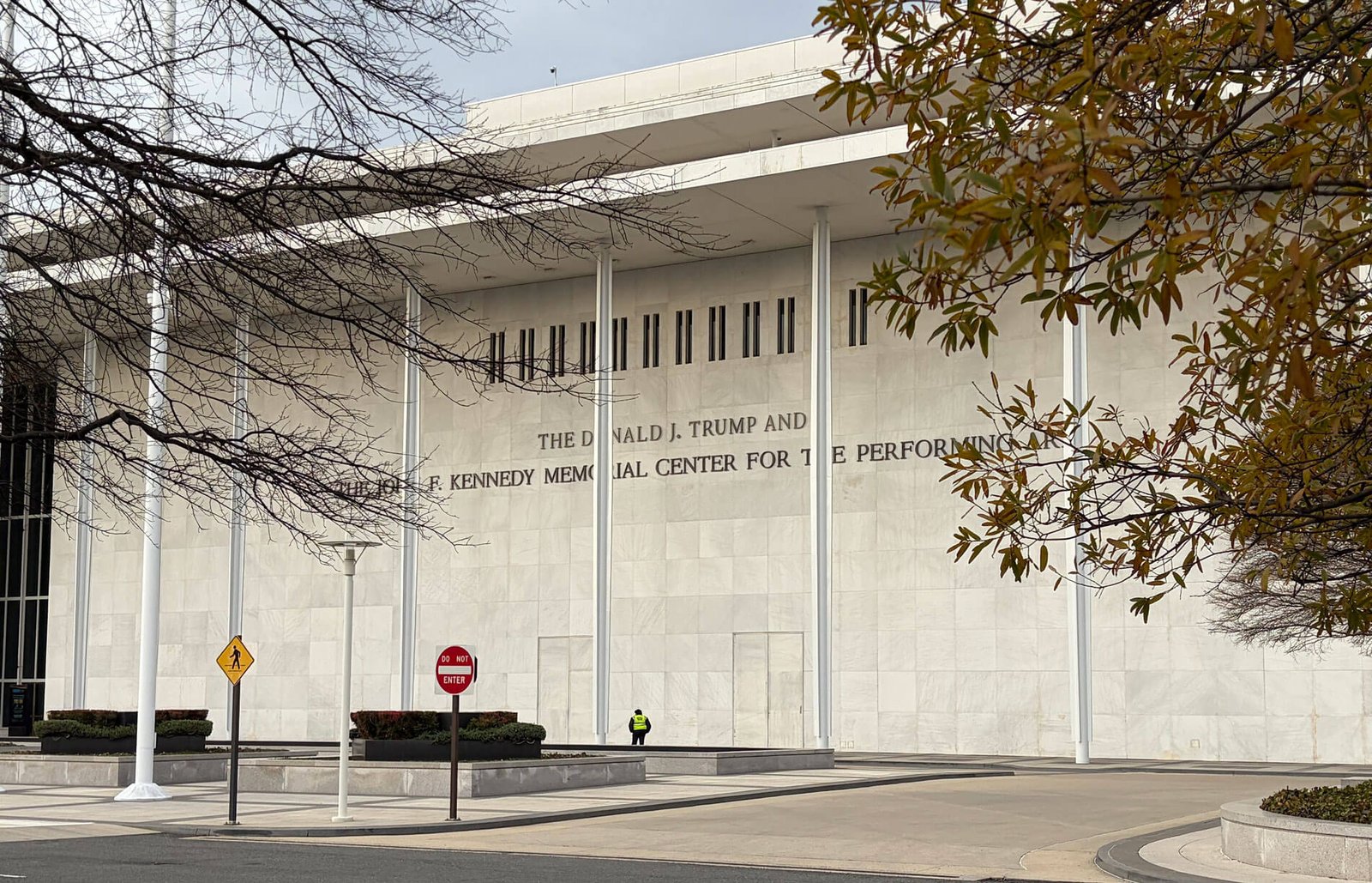 يستجيب دعاة الحفاظ على البيئة لتجديدات مركز كينيدي التي اقترحها الرئيس ترامب