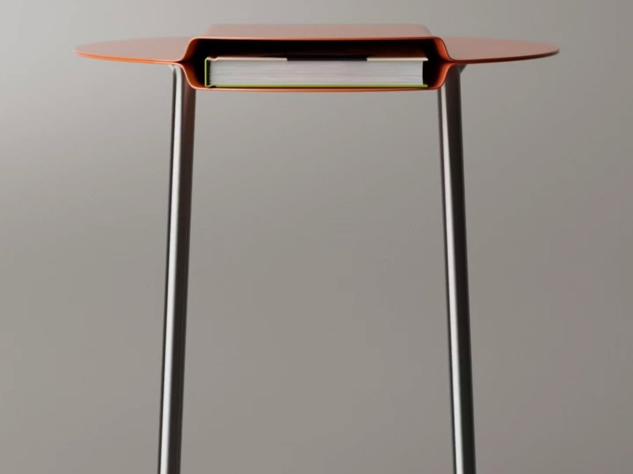 الطاولة الجانبية التي تطوي رف الكتب في قمته