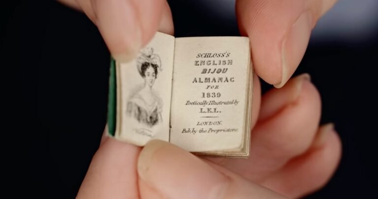 كتاب مصغر بعنوان 