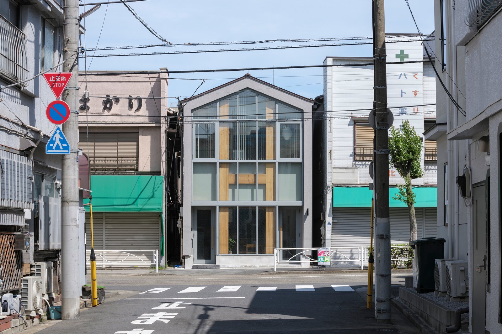 A House, Resident and Milk Delivery Service / Meguro Architecture Laboratory 1 A House, Resident and Milk Delivery Service / Meguro Architecture Laboratory