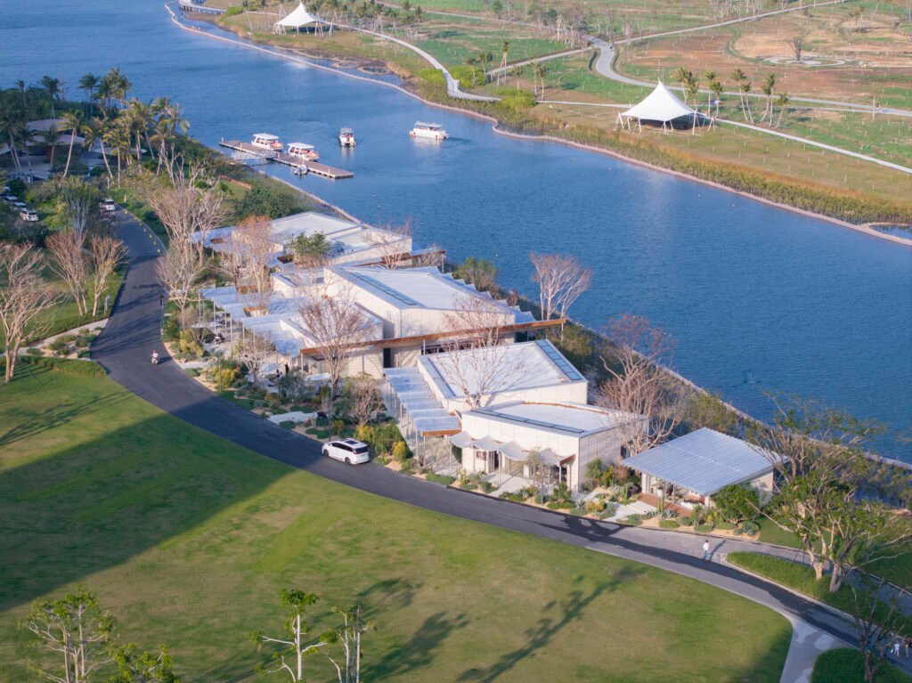 Sanya CR Land Haitang Bay Waterfront Center / Vari Architects