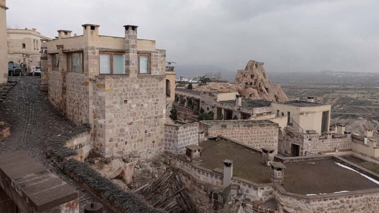 "الهندسة المعمارية والحق في الشفاء" يدرس النزوح الجماعي وصعود القوميات العرقية والدينية
