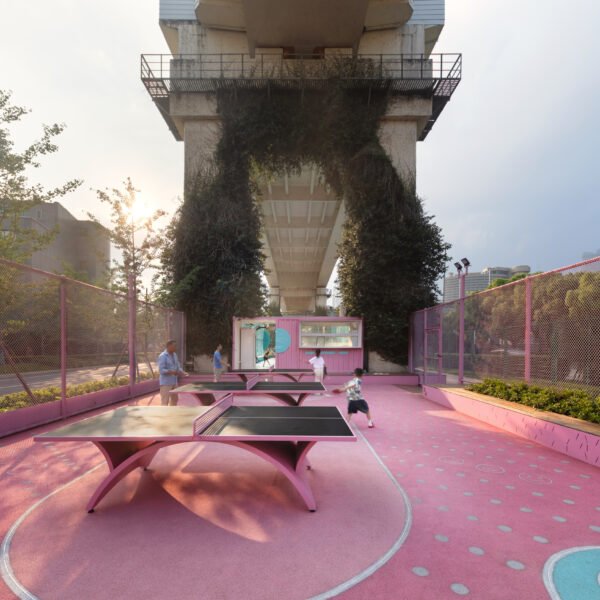 the Happy Spot under the Light Rail / VIASCAPE design