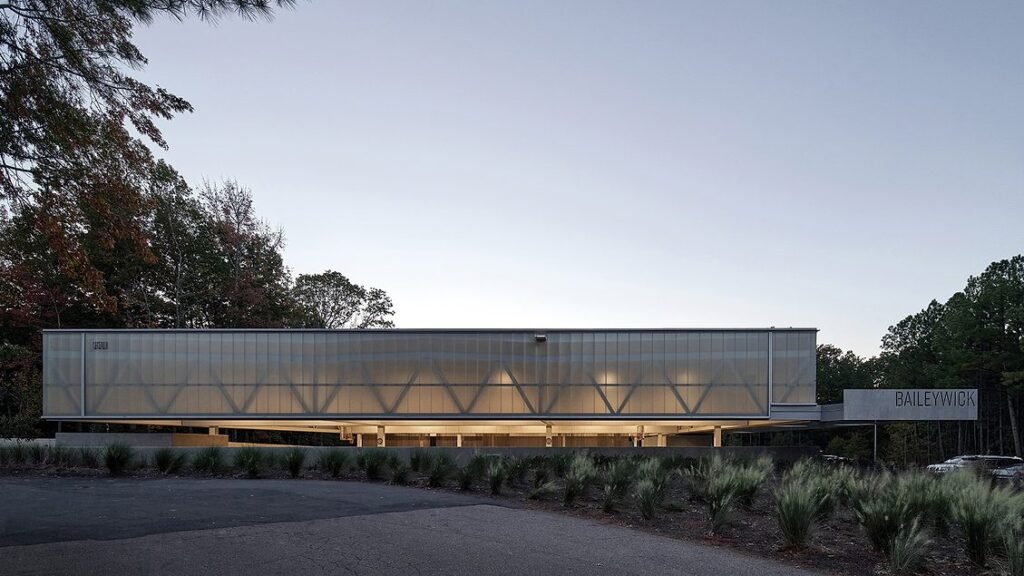 An Elegant Pavilion by In Situ Studio Adds Sheltered Courts and a Gateway to a Public Park in Raleigh