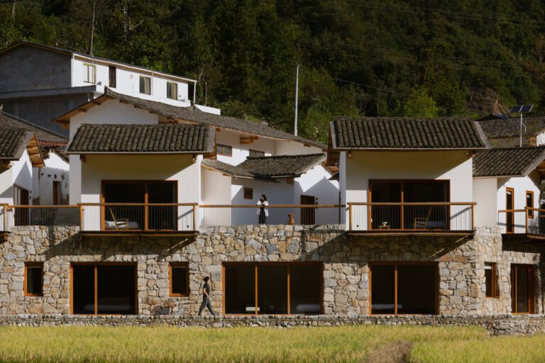 LuZhai Cottage / kooo architects