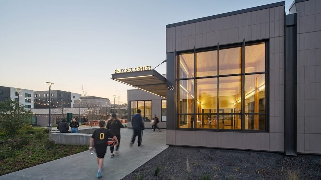 A Recreation Center by Leddy Maytum Stacy Architects Activates a Rebounding San Francisco Neighborhood