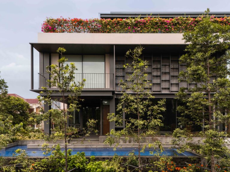 Beyond The Courtyard House / RCAB Studio 12 Beyond The Courtyard House / RCAB Studio
