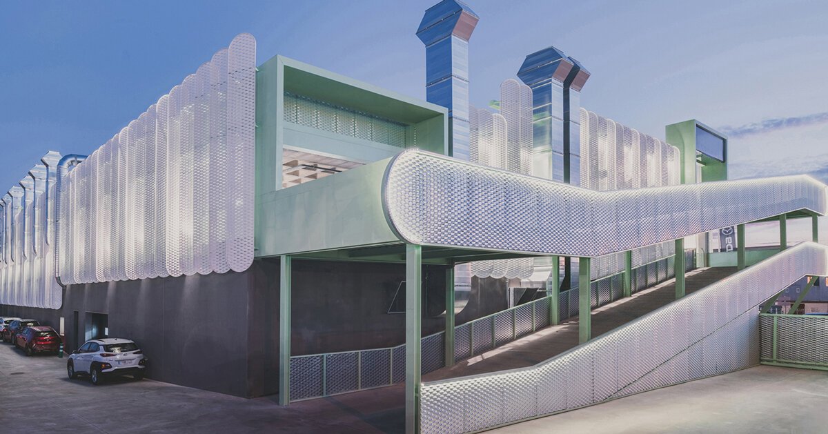 OOIIO wraps madrid auto center in permeable skin of metal slats
