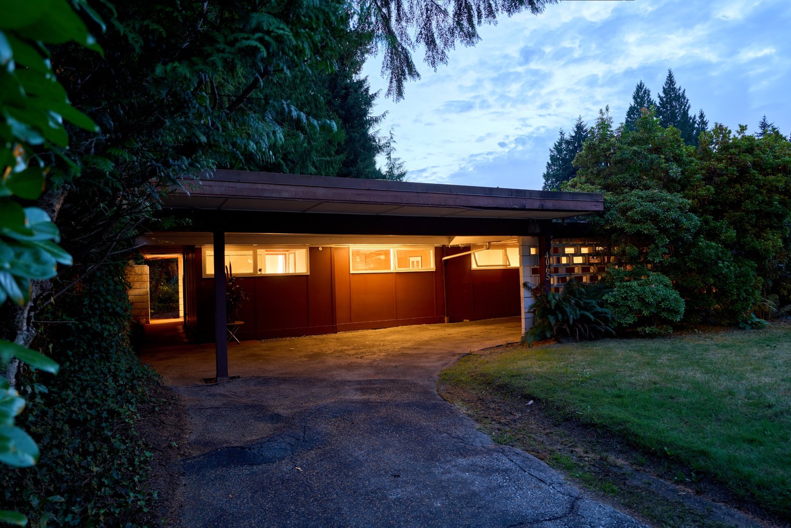 Street facade, Mahogany House