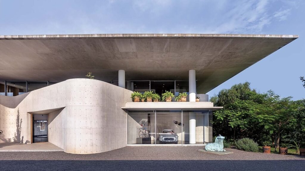 TEN Arquitectos Alternates Geometries to Realize a Sprawling Residence in Central Mexico